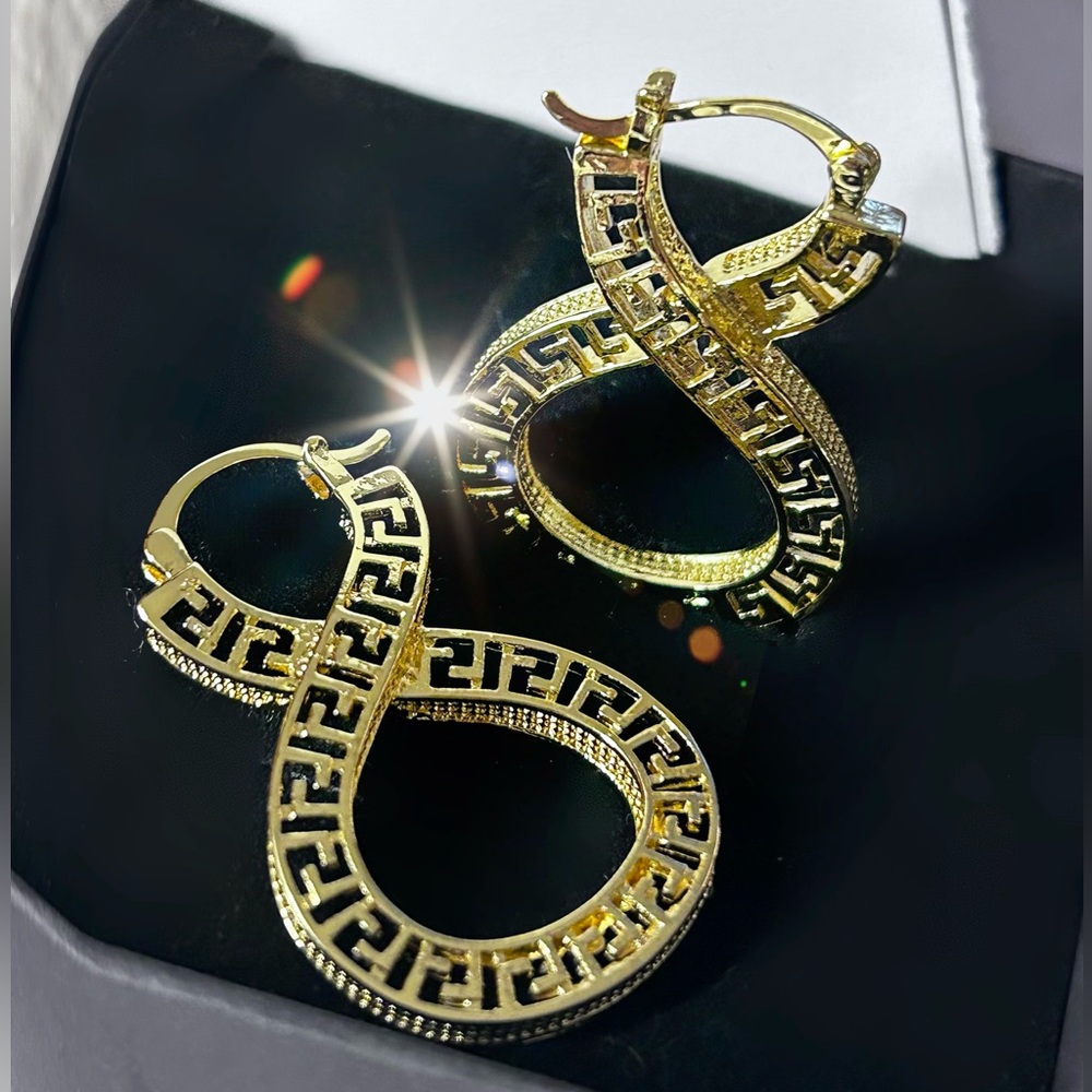 Infiniti Gold Hoop Rarrings - Picture 7 of 11